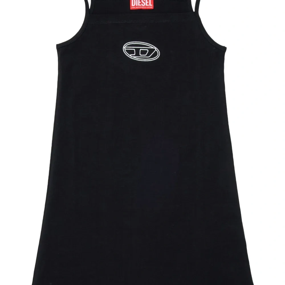 Платье с квадратным вырезом