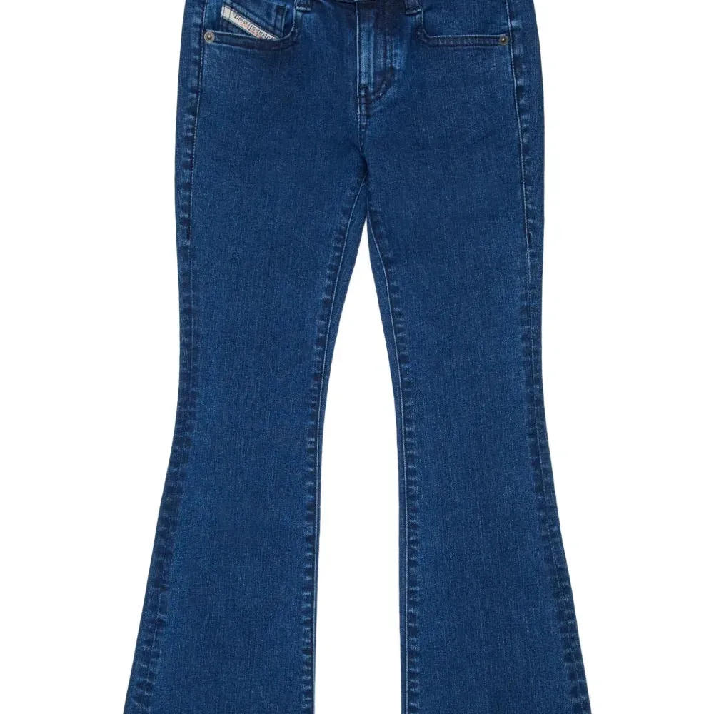 Расклешенные джинсы