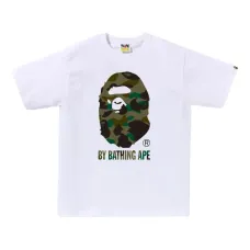 Футболка с камуфляжным принтом и логотипом