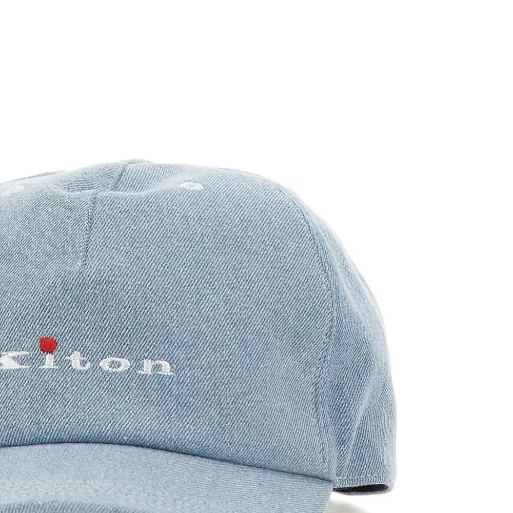 Бейсболка с вышивкой Бейсболка с вышивкой