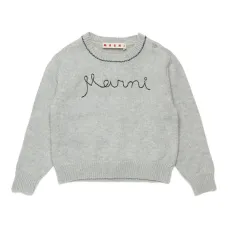 Свитер с вышитым логотипом