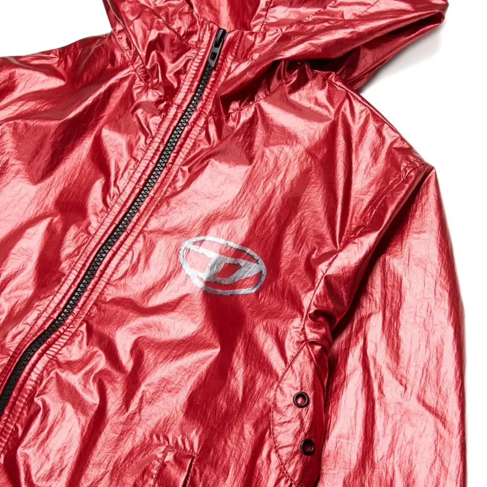 Куртка с капюшоном и логотипом