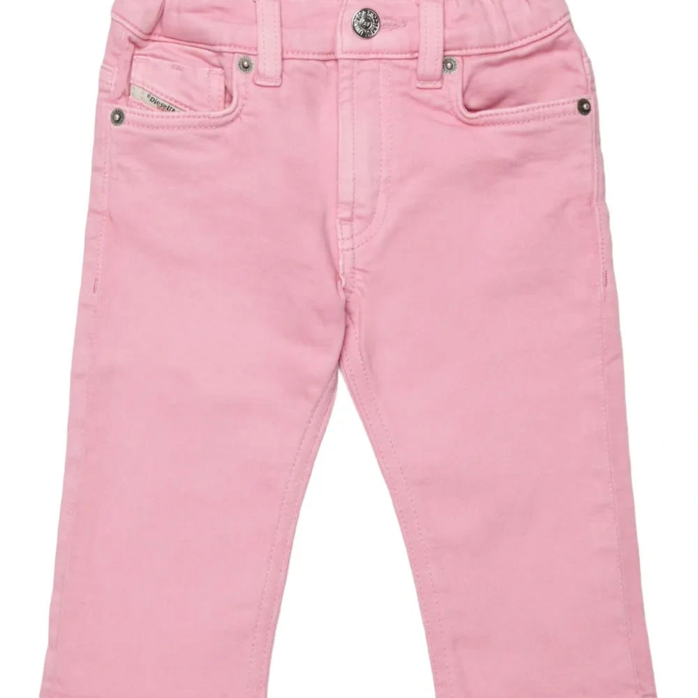 Джинсы с нашивкой-логотипом