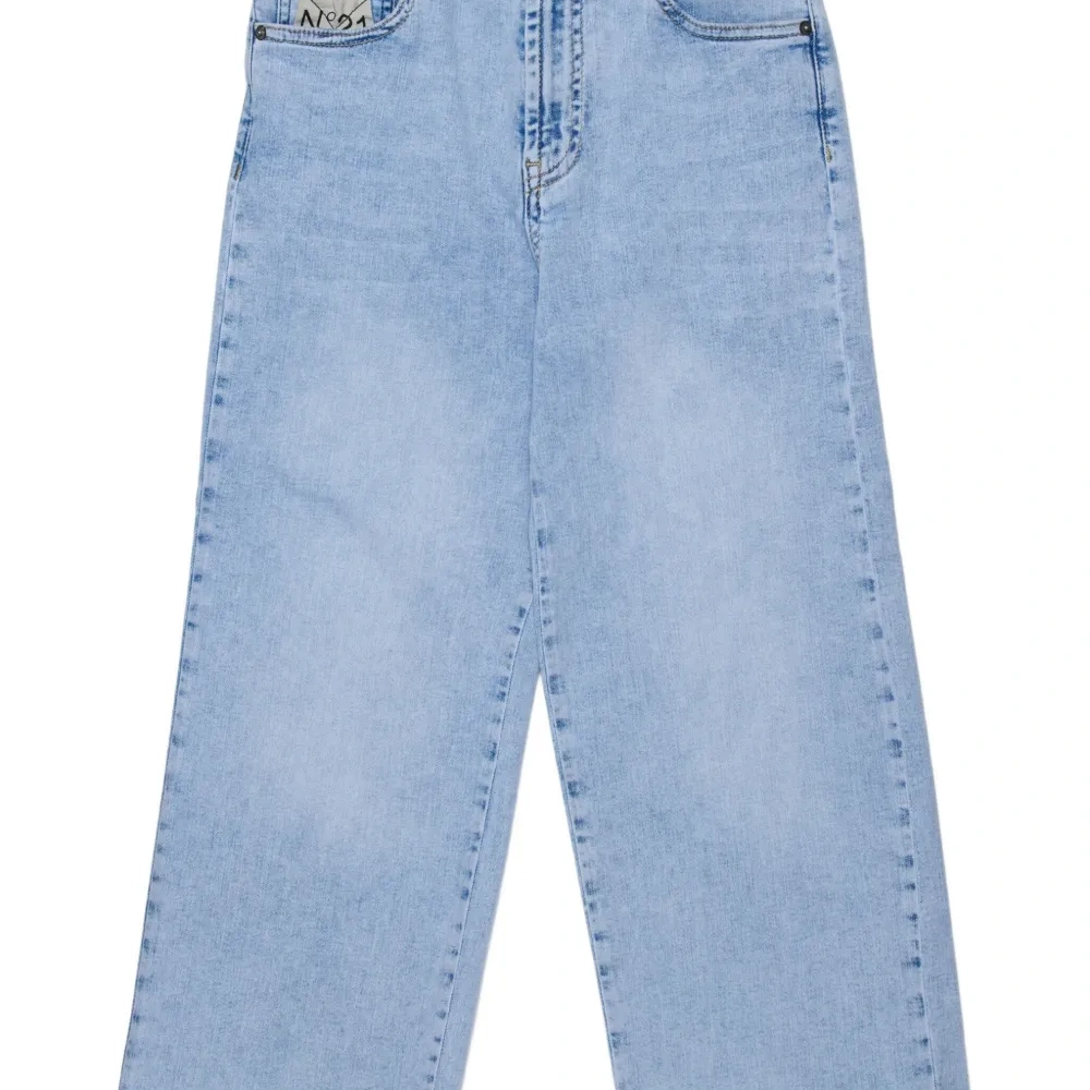 Джинсы с пятью карманами и вышивкой