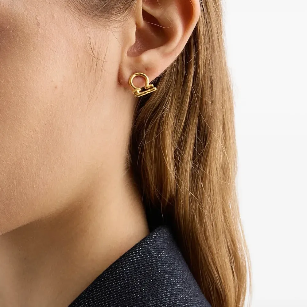 Серьга с гравировкой