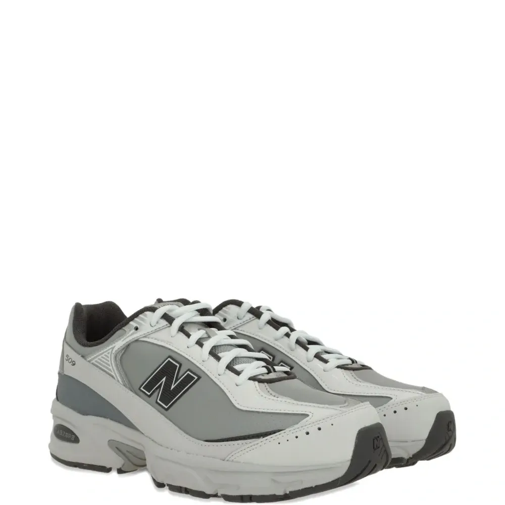 Кроссовки со вставками