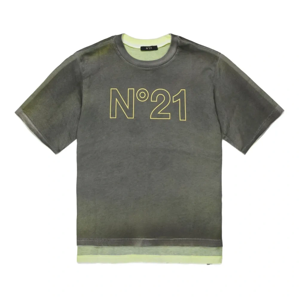 Футболка с вышитым логотипом