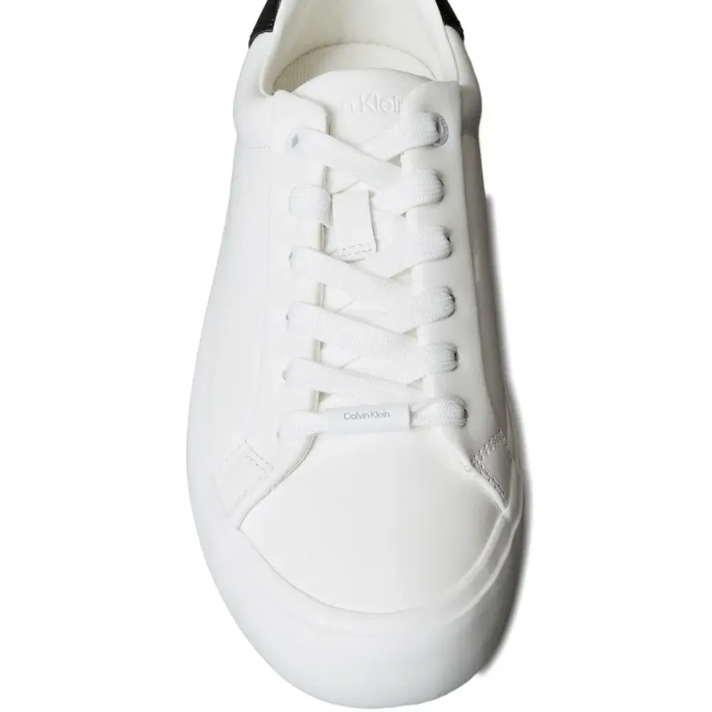 Кроссовки со вставками