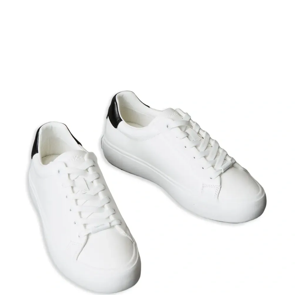 Кроссовки со вставками