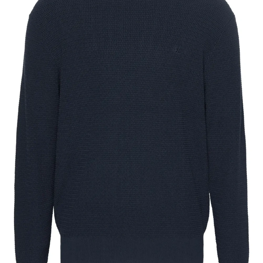 Свитер с круглым вырезом