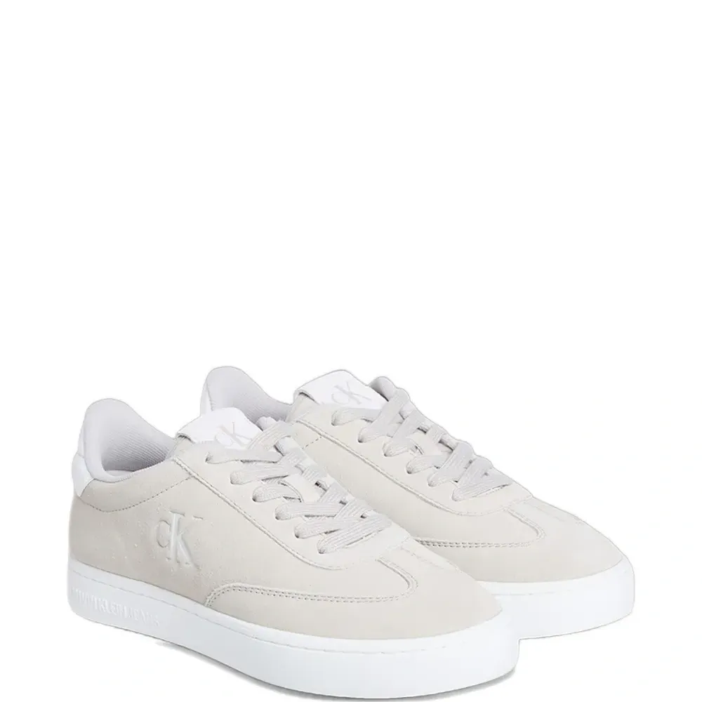 Кроссовки с логотипом