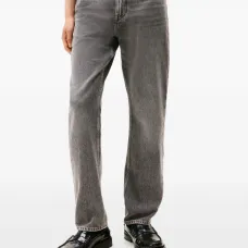 Прямые джинсы с карманами