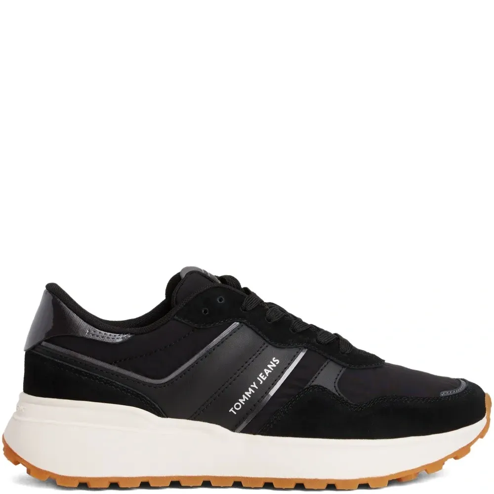 Кроссовки со вставками