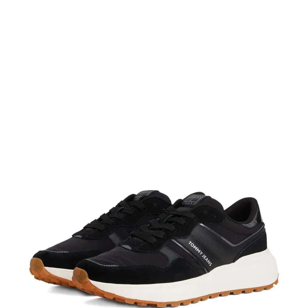 Кроссовки со вставками