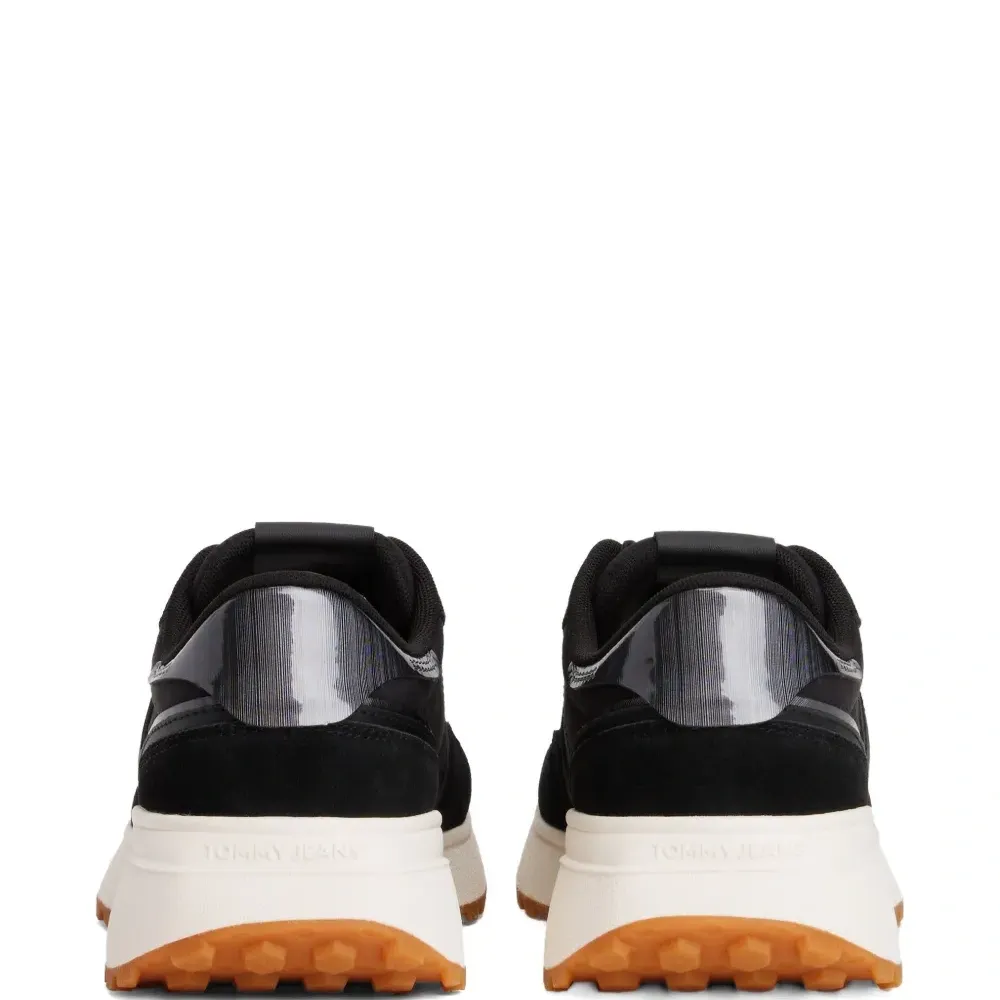 Кроссовки со вставками