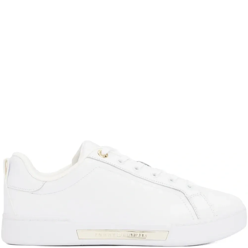 Кроссовки на шнуровке