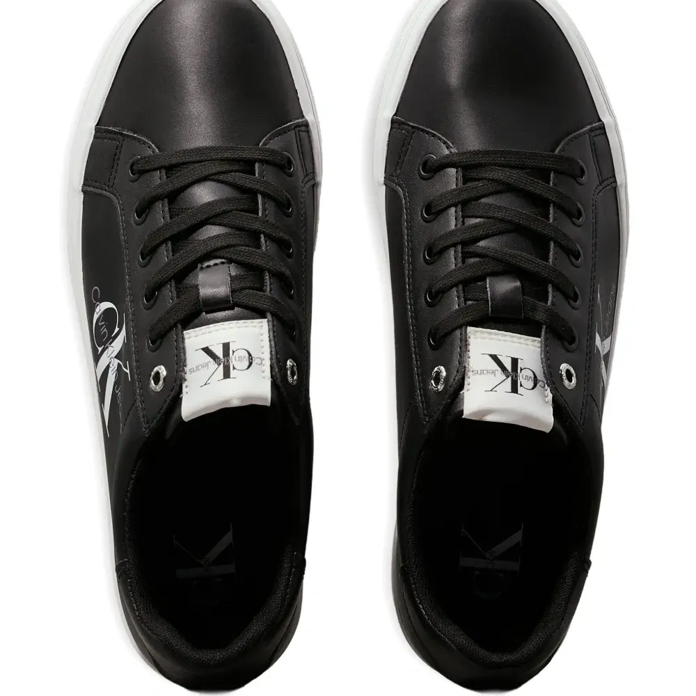 Кроссовки на платформе с логотипом