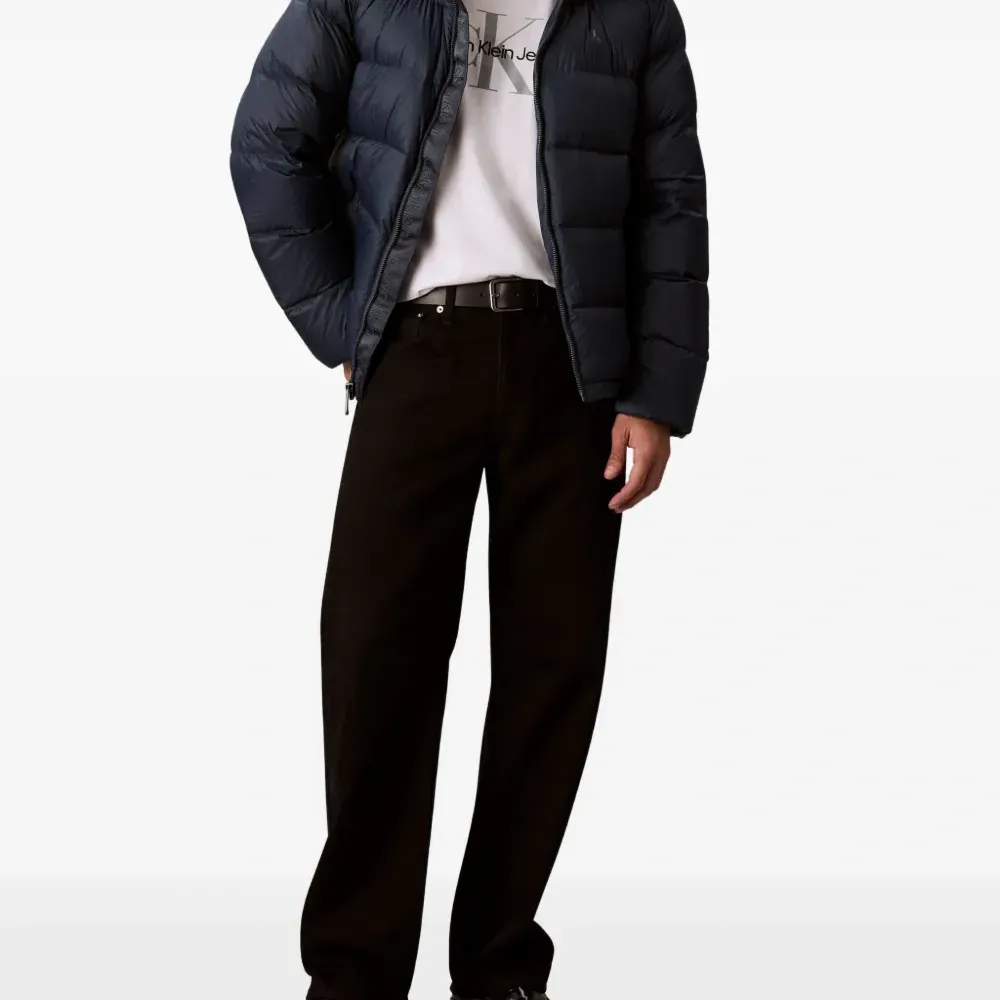 Куртка на молнии с капюшоном