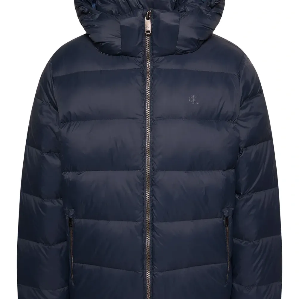 Куртка на молнии с капюшоном