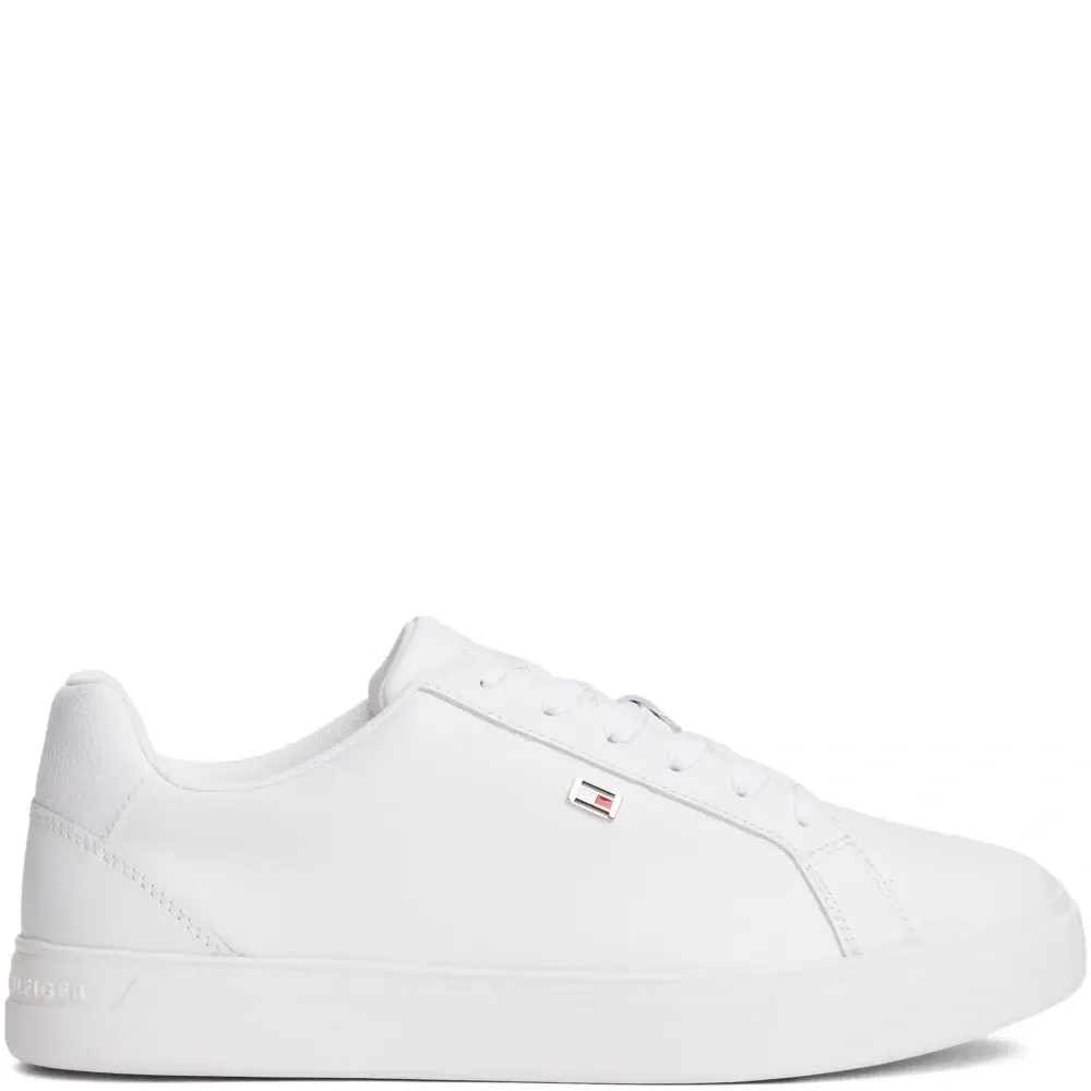 Кроссовки с логотипом