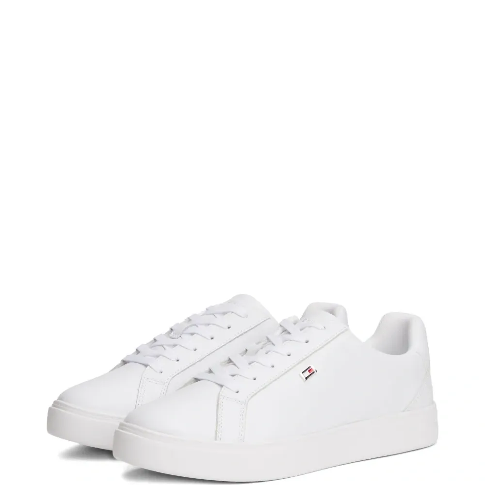 Кроссовки с логотипом