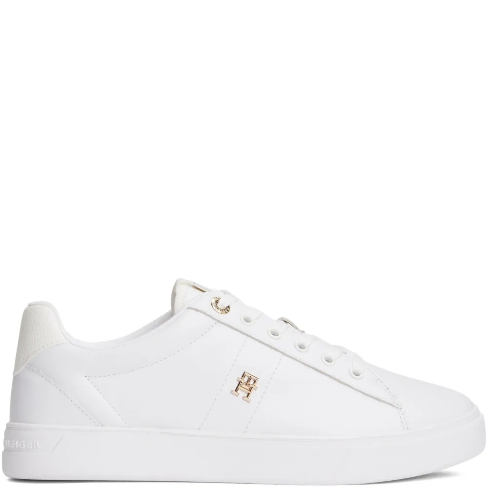 Кроссовки с логотипом