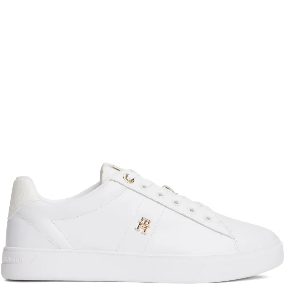 Кроссовки с логотипом