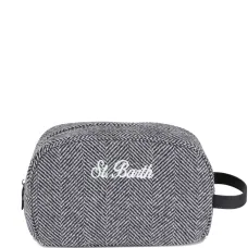 Косметичка с вышитым логотипом и ёлочным узором