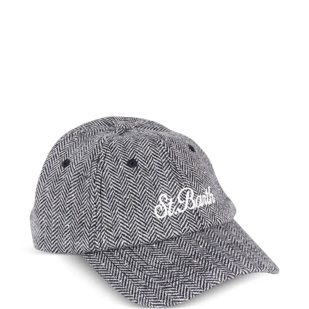 Бейсболка с узором в елочку