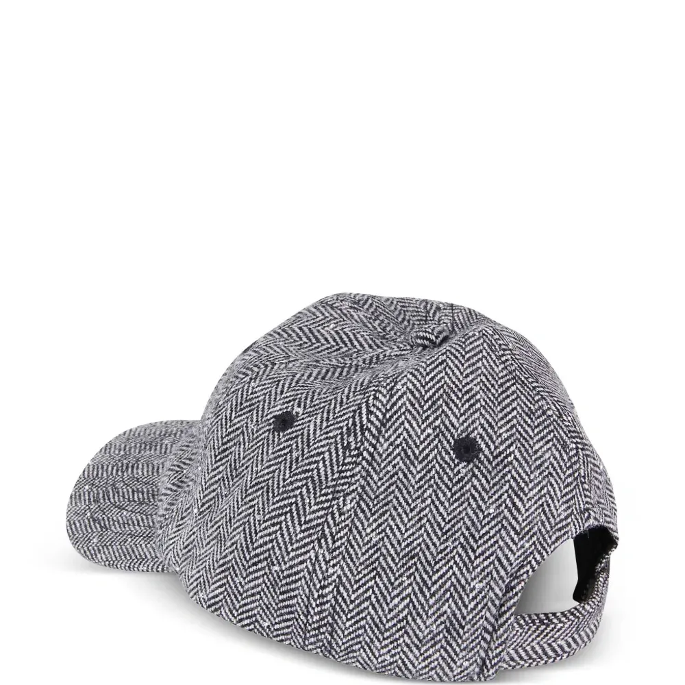 Бейсболка с узором в елочку