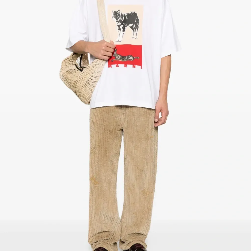 Футболка с графичным принтом Футболка с графичным принтом