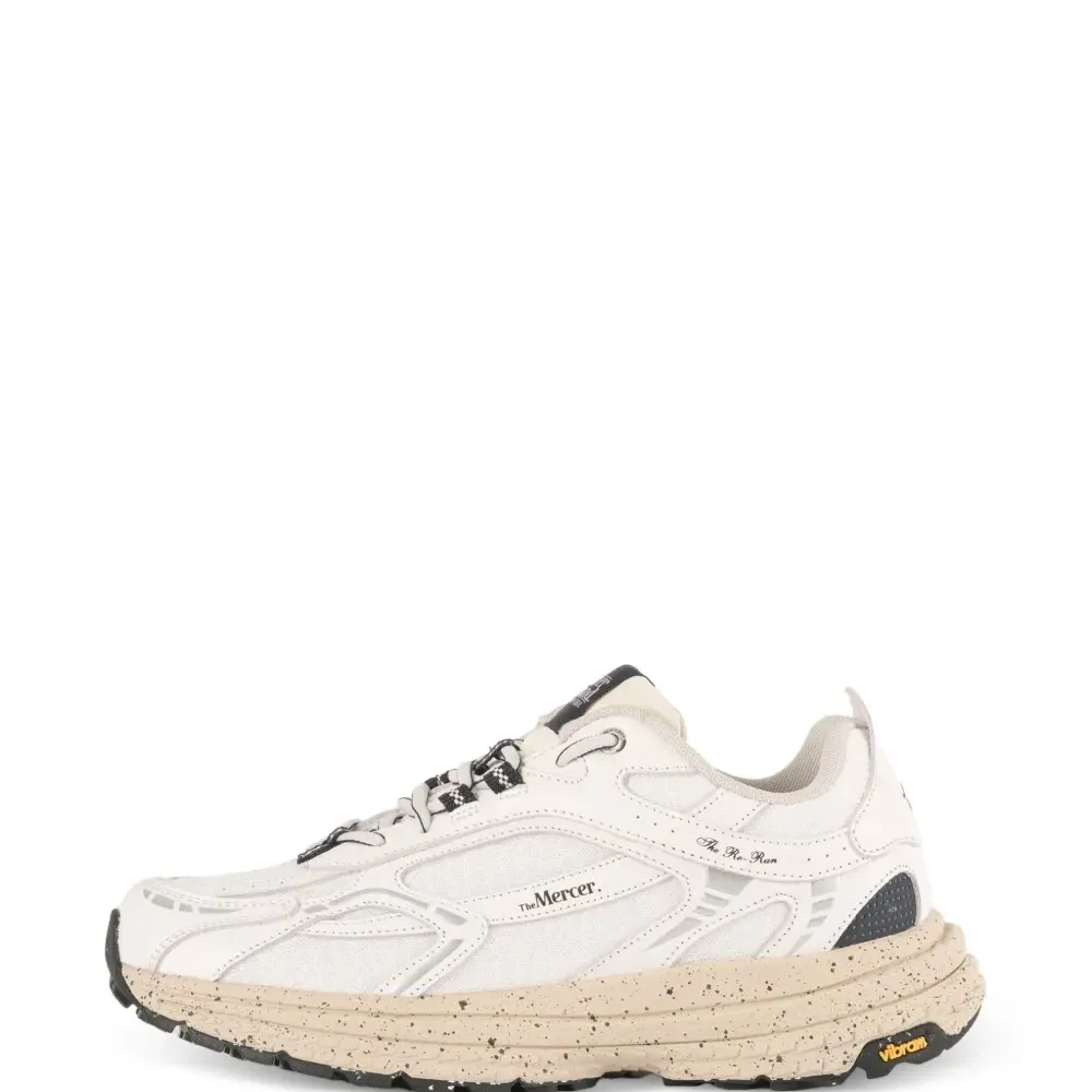 Кроссовки со вставками