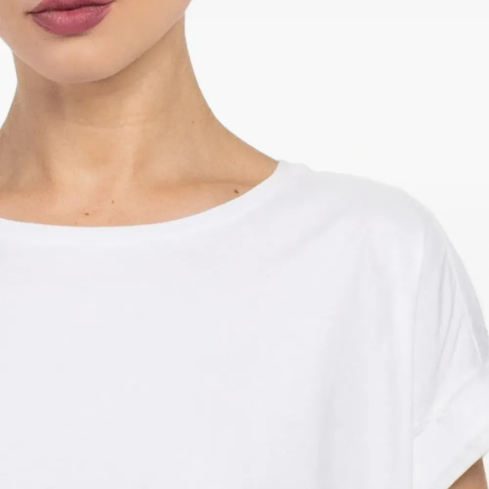 Футболка с закатанными рукавами