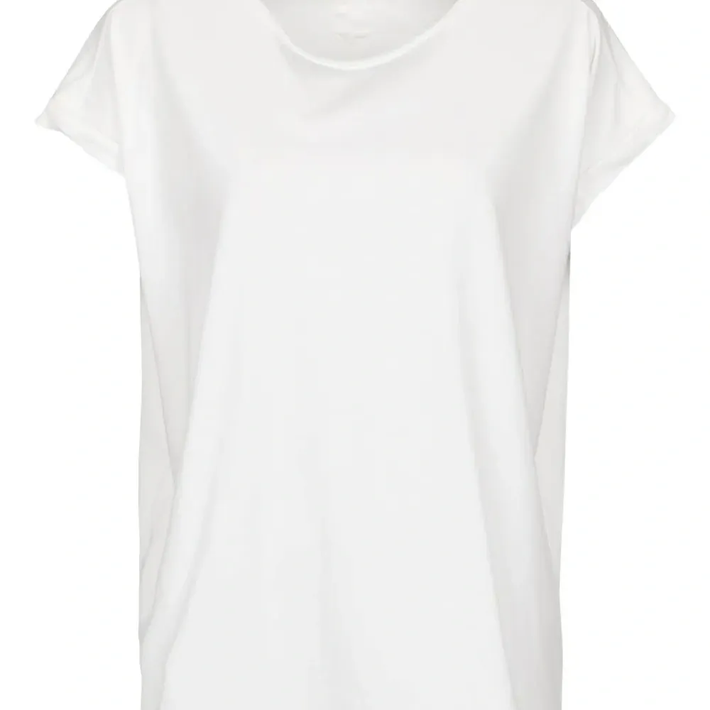 Футболка с закатанными рукавами