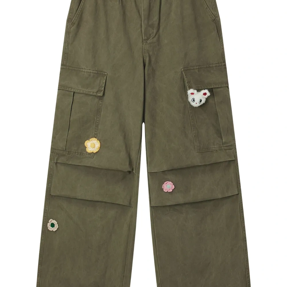 Брюки карго с цветочной аппликацией