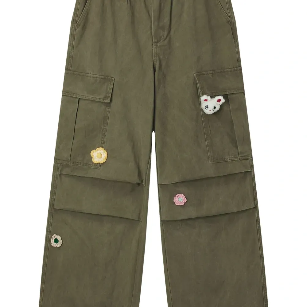 Брюки карго с цветочной аппликацией