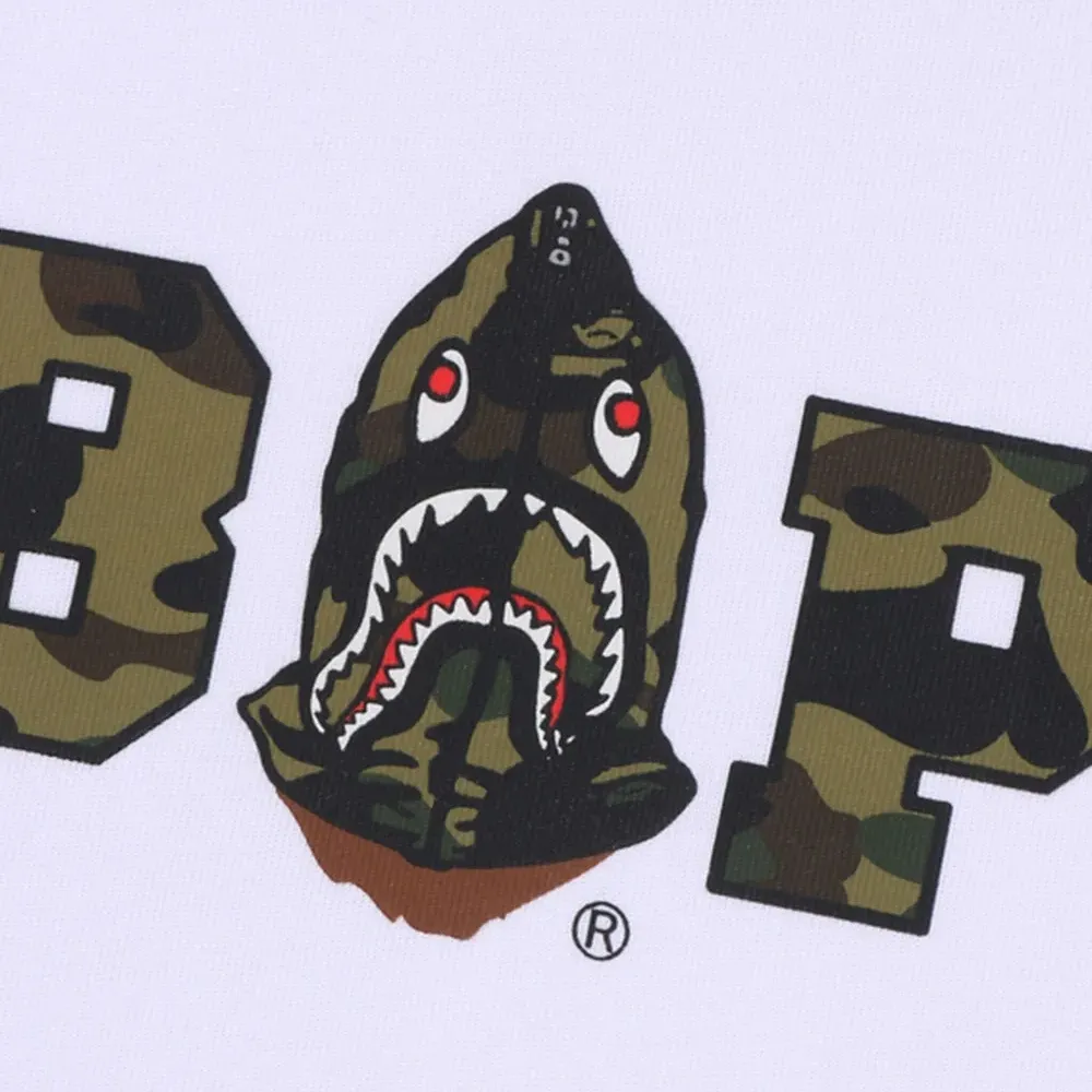 Футболка с камуфляжным принтом