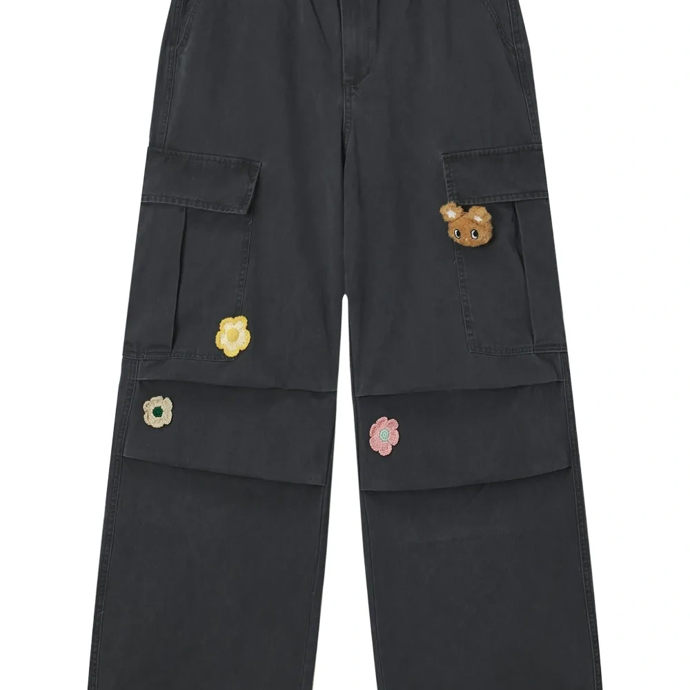 Брюки карго с цветочной аппликацией