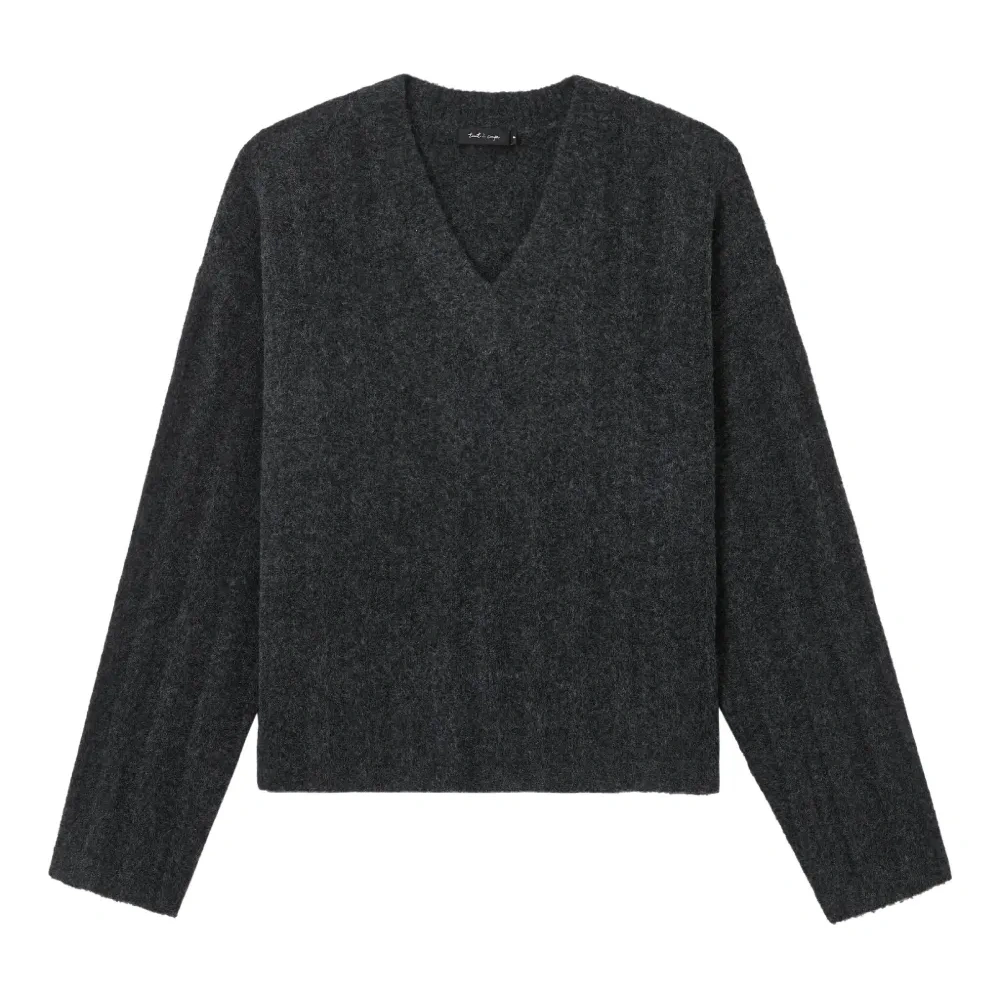 Свитер с V-образным вырезом