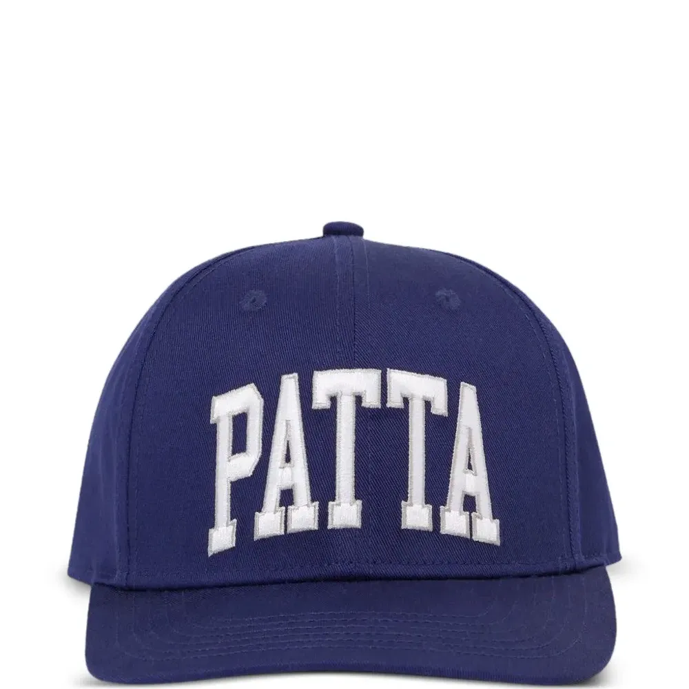 Бейсболка с вышитым логотипом Бейсболка с вышитым логотипом