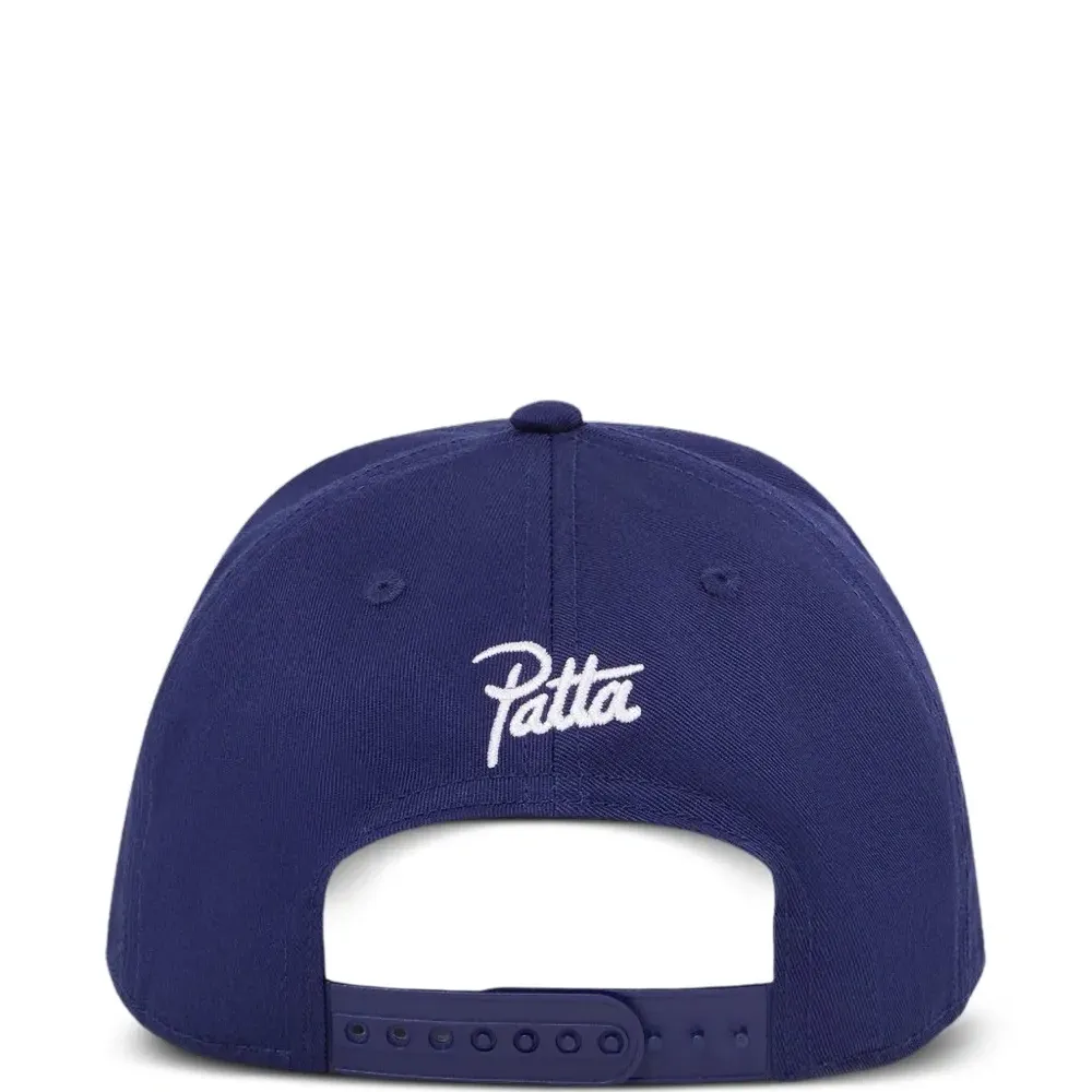 Бейсболка с вышитым логотипом