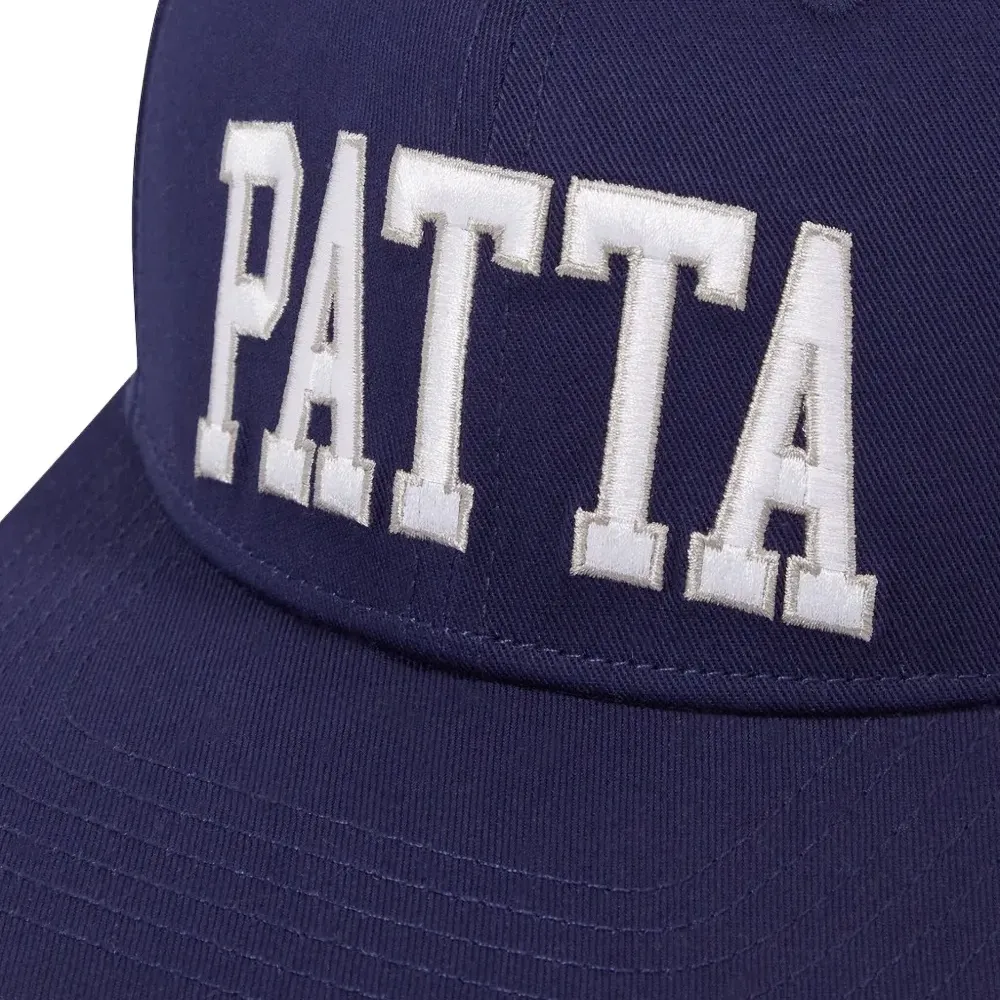 Бейсболка с вышитым логотипом