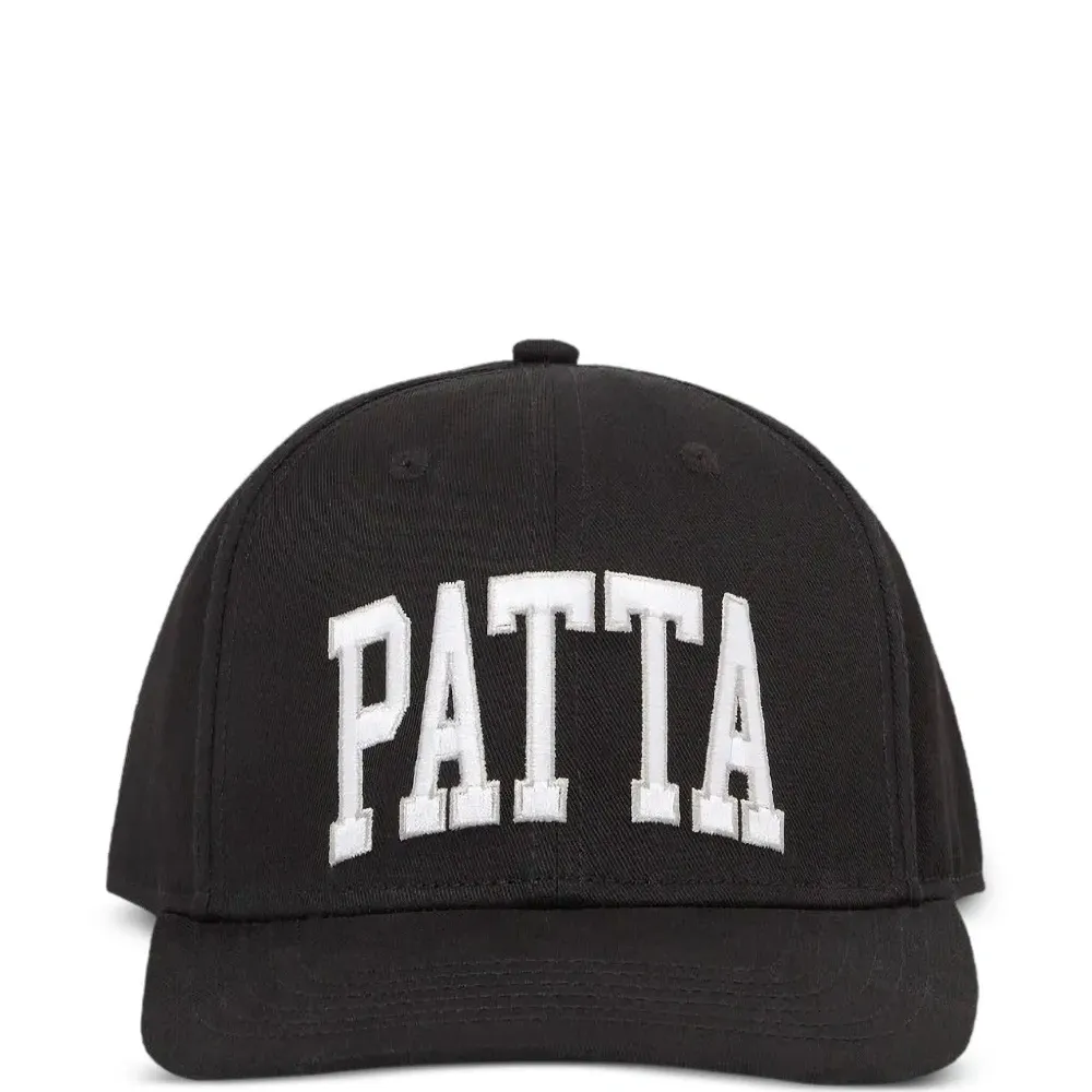 Бейсболка с вышитым логотипом