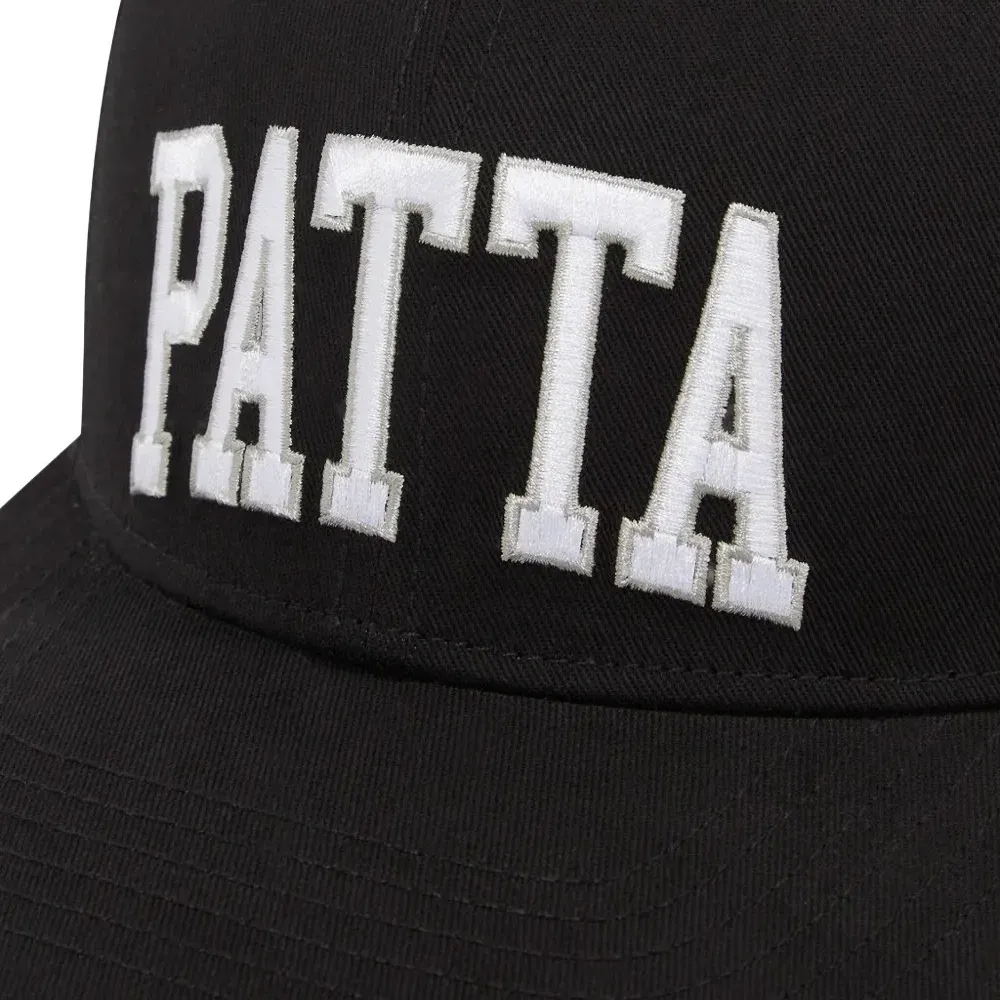 Бейсболка с вышитым логотипом