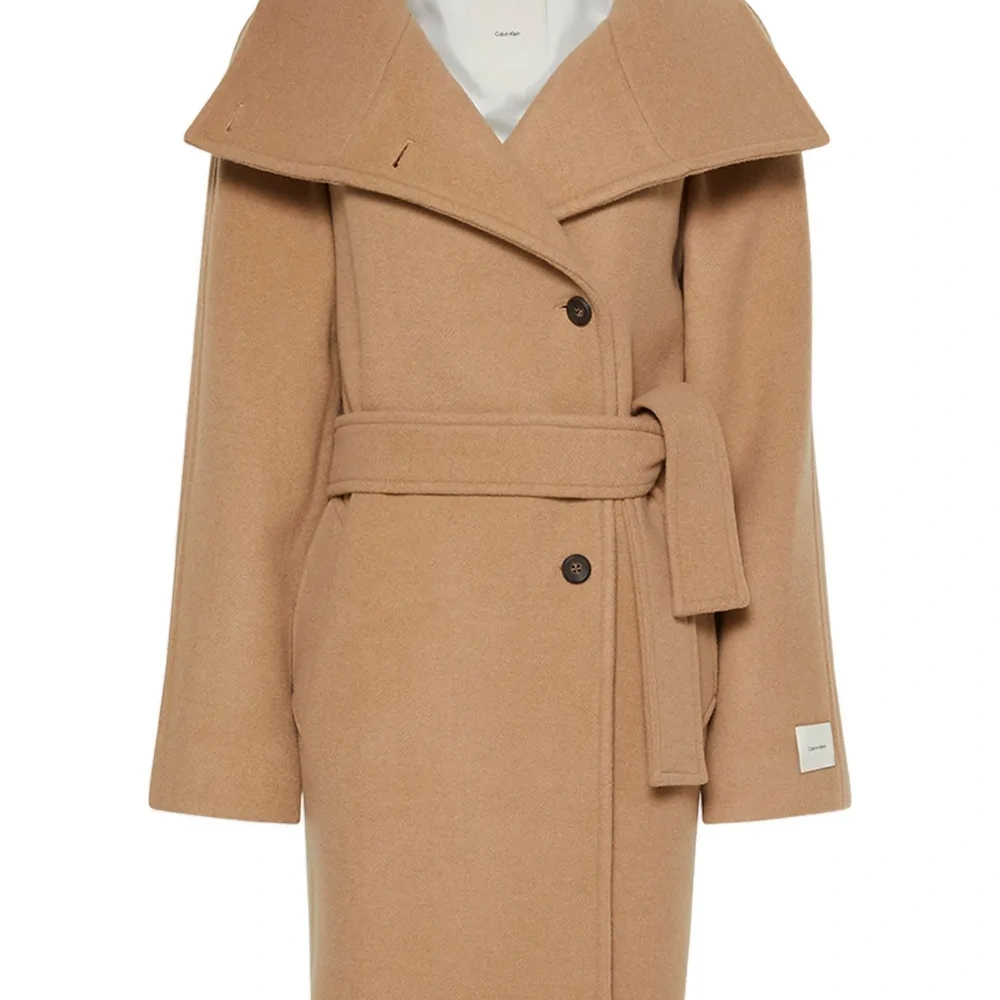 Пальто с поясом