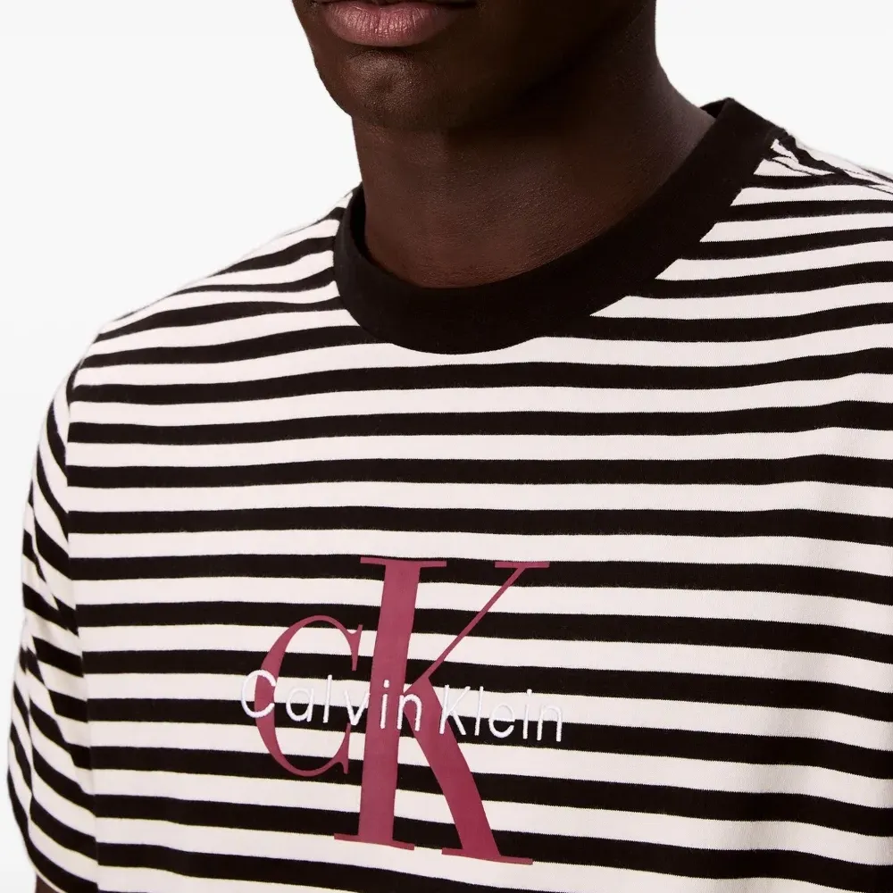 Полосатая футболка с логотипом Полосатая футболка с логотипом