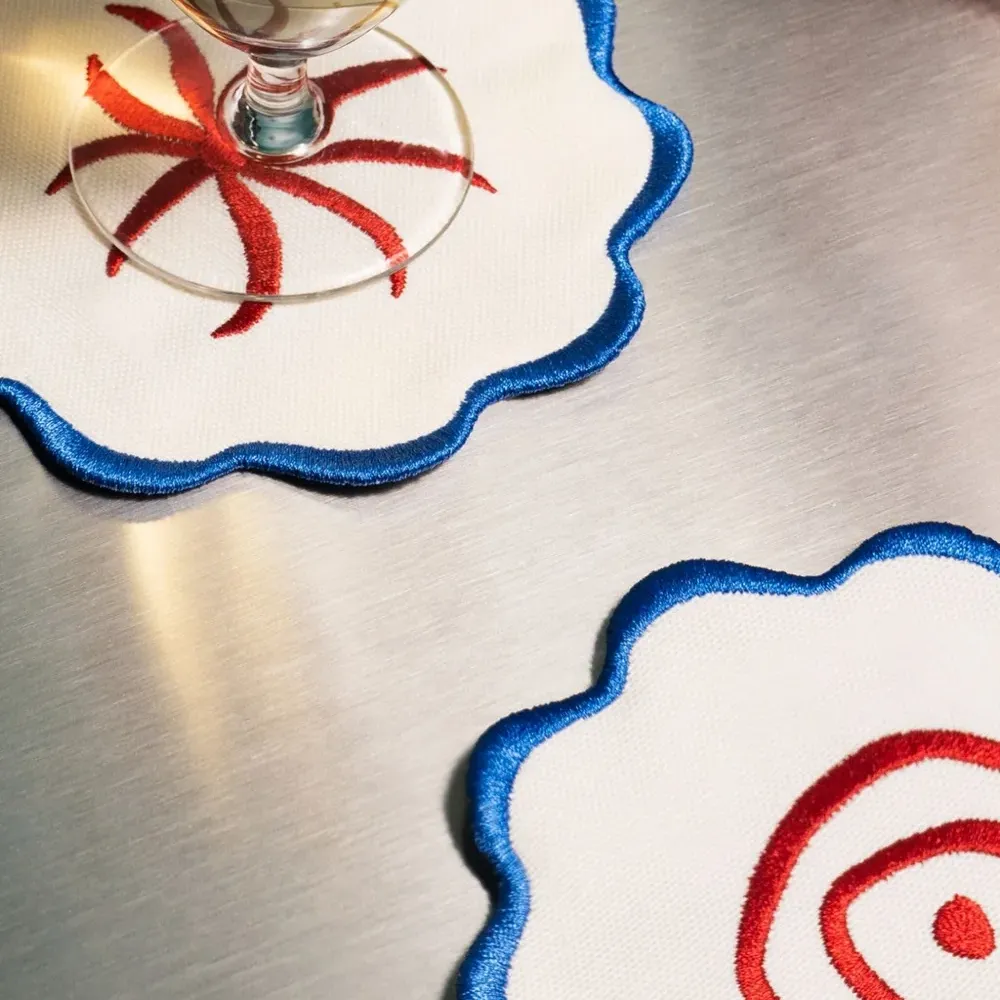 Набор из четырех подставок с фестонами