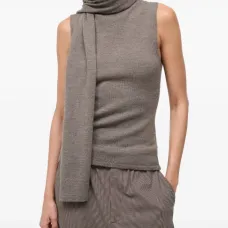 Безрукавка с воротником-стойкой