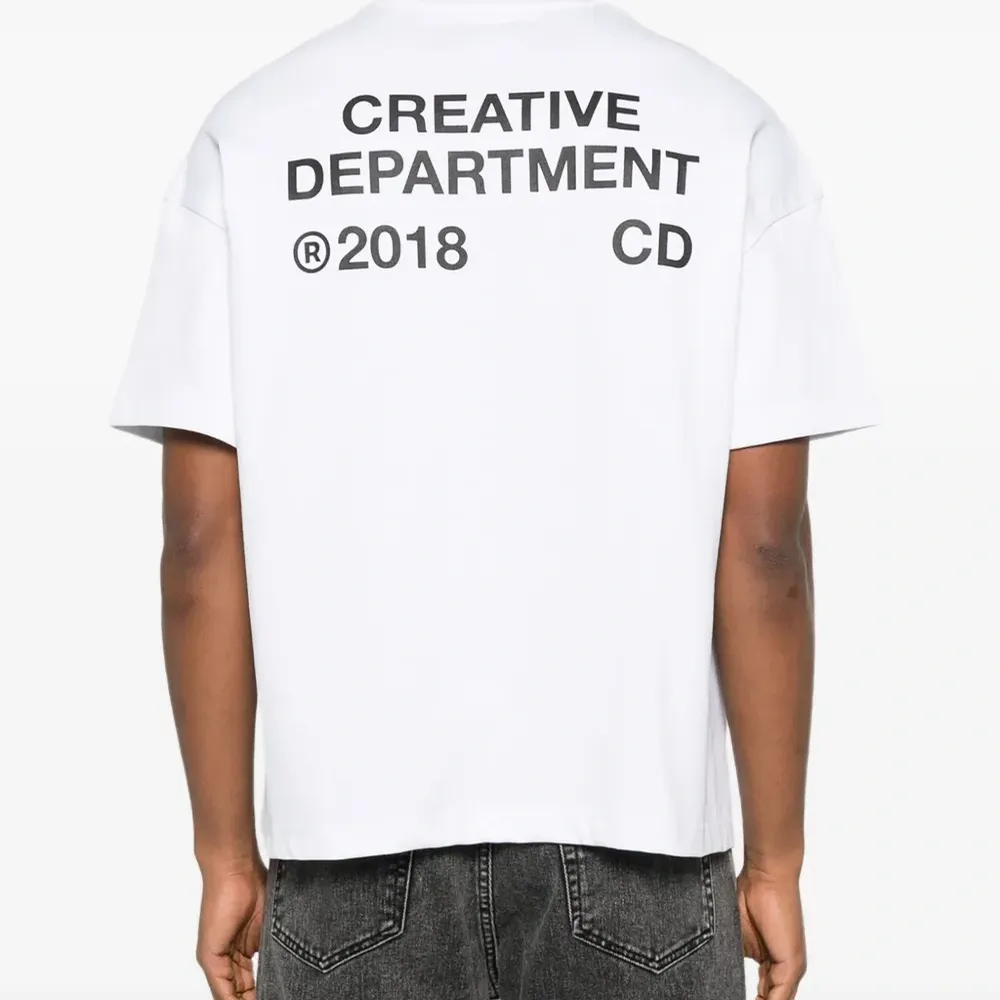 Футболка с логотипом