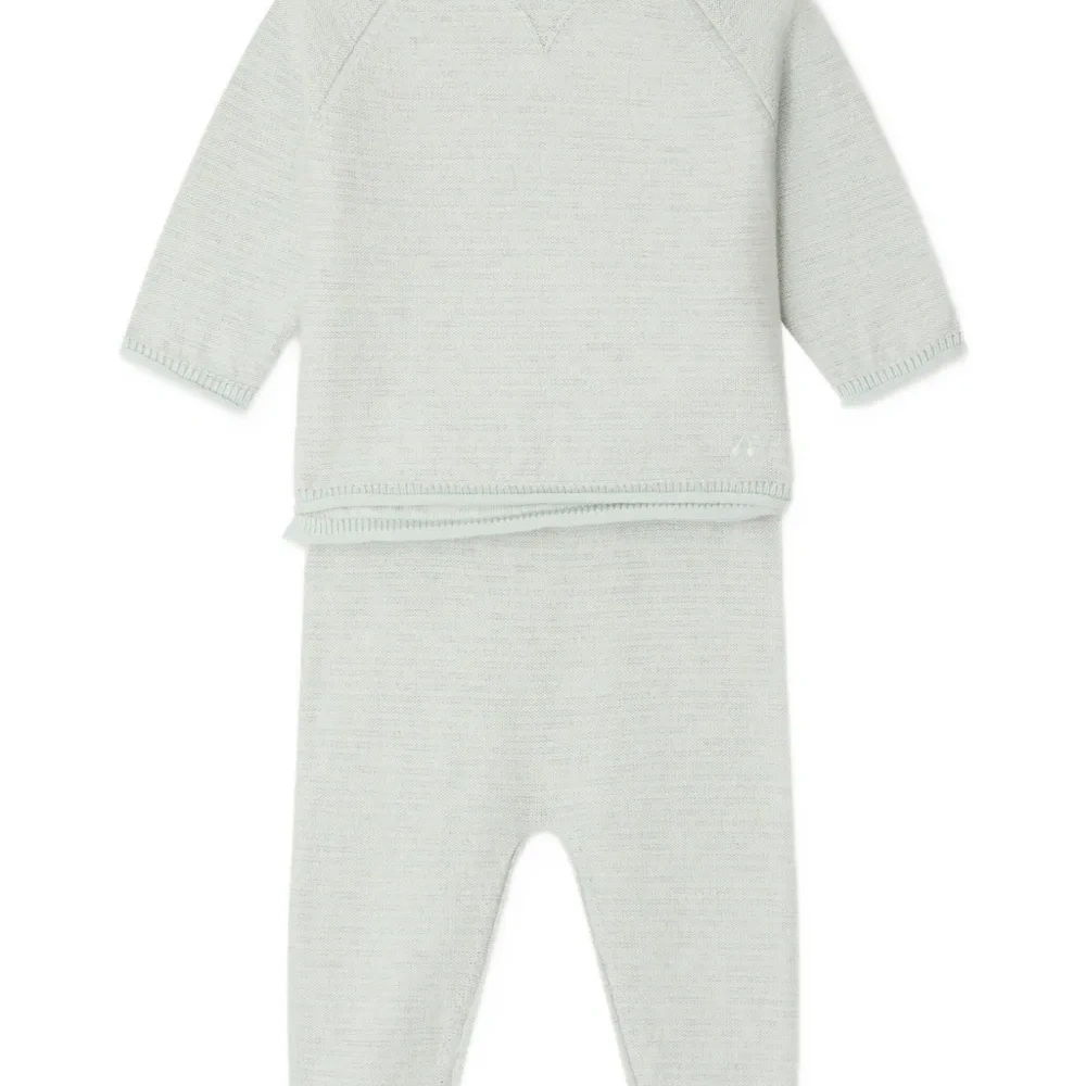 Комплект из свитера и брюк